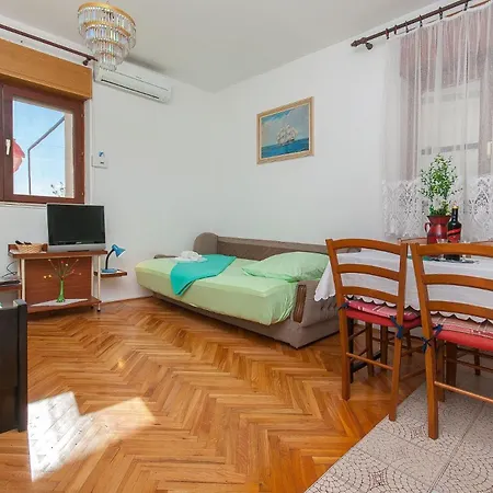 Franka Apartment